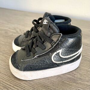 Nike | Toddler Blazer Mid ‘77 Sneakers in Black and White
